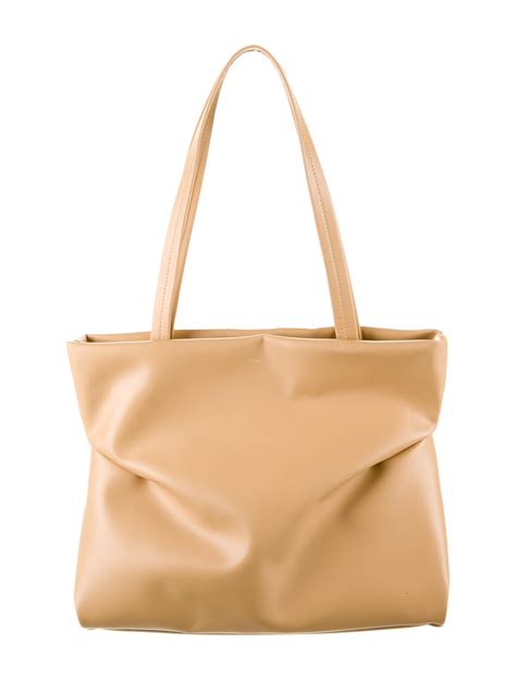 Chloé Judy Leather Tote Bag .